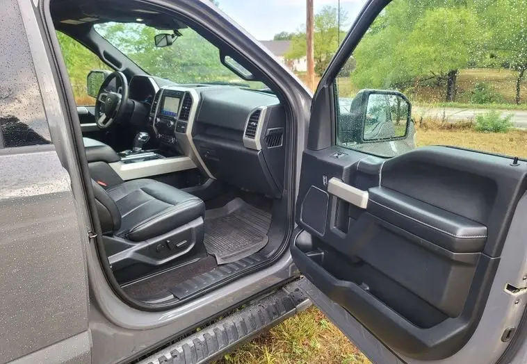 2020 Ford F-150 Lariat SuperCrew photo 41