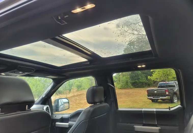 2020 Ford F-150 Lariat SuperCrew photo 34