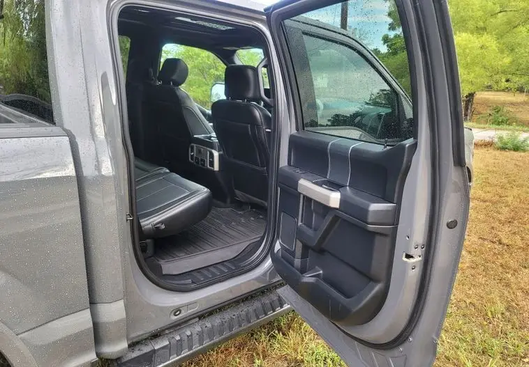 2020 Ford F-150 Lariat SuperCrew photo 36