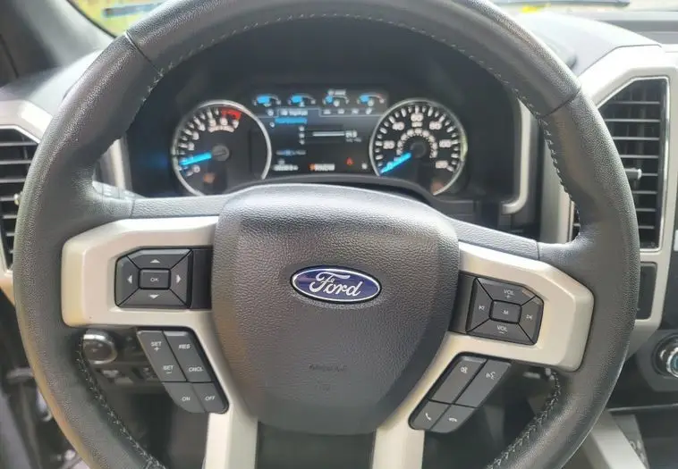 2020 Ford F-150 Lariat SuperCrew photo 20