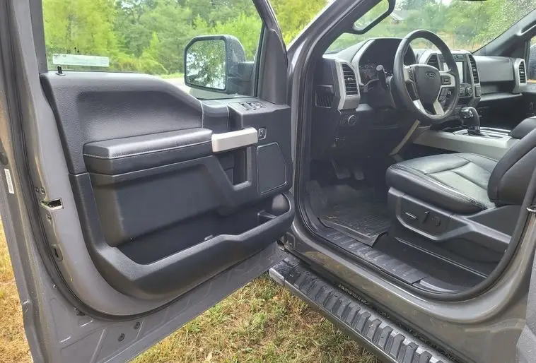 2020 Ford F-150 Lariat SuperCrew photo 16