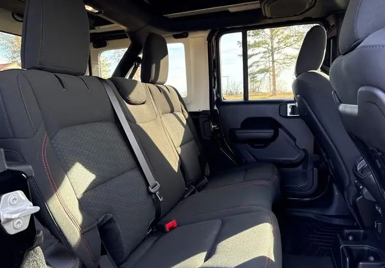 2021 Jeep Wrangler 4x4 Turbo Diesel photo 60