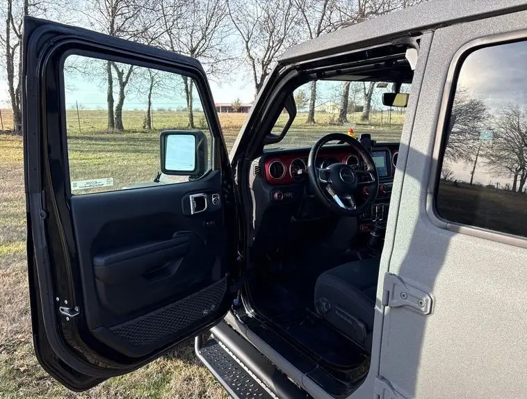 2021 Jeep Wrangler 4x4 Turbo Diesel photo 31