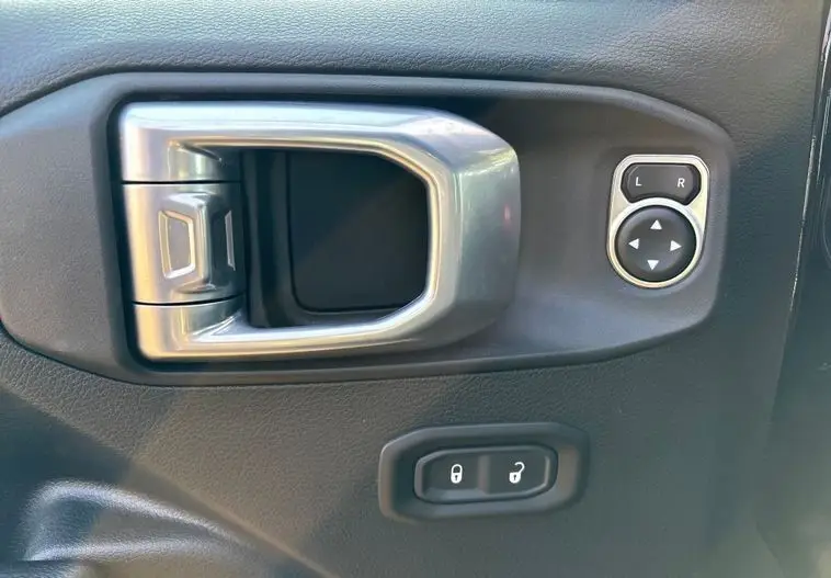 2021 Jeep Wrangler 4x4 Turbo Diesel photo 33