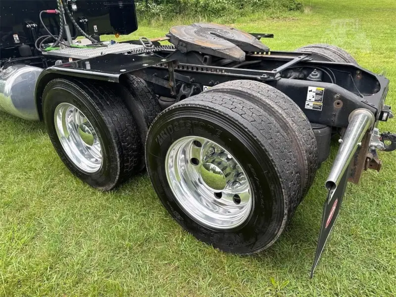 2023 Peterbilt 389 Sleeper photo 21