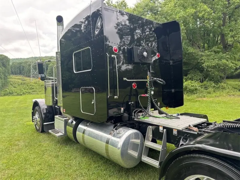 2023 Peterbilt 389 Sleeper photo 14
