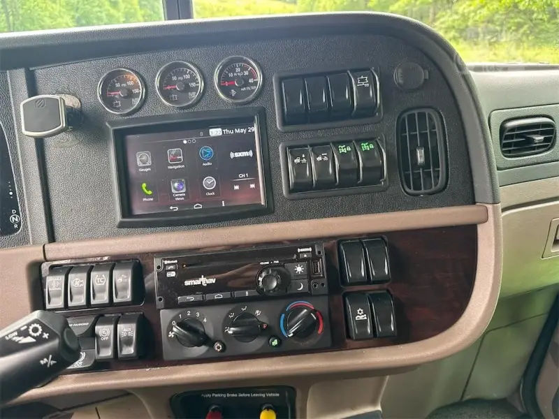 2023 Peterbilt 389 Sleeper photo 12